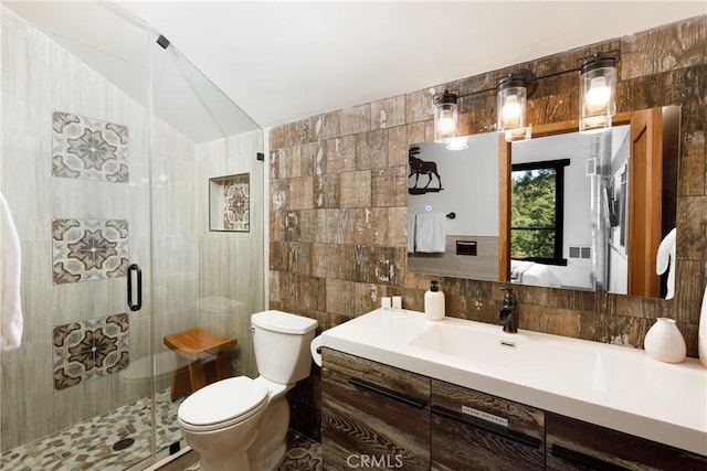 1370 Calgary Dr, Lake Arrowhead, CA 92352 - ensuite bathroom with tile walls, vanity, a stall shower, toilet, and vaulted ceiling