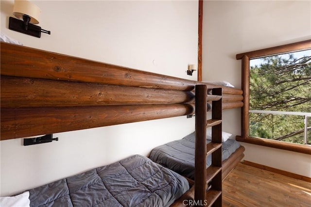1370 Calgary Dr, Lake Arrowhead, CA 92352 - bedroom featuring wood finished floors, multiple windows, and baseboards