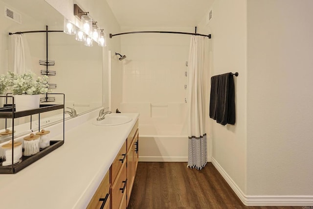3171 Dehesa Rd Unit 3, El Cajon, CA 92019 - full bath with wood finished floors, shower / tub combo, vanity, and baseboards