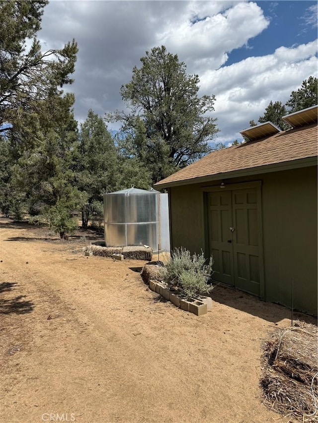 98011 Maine Rd, Kennedy Meadows, CA 93527 - view of yard featuring an outbuilding
