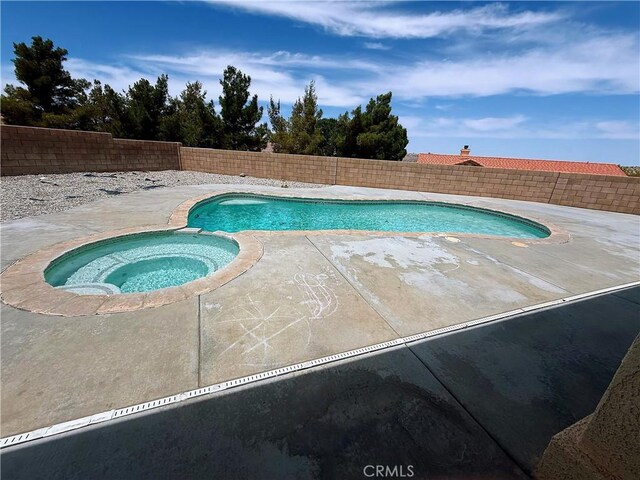 8520 Bolero Dr, Yucca Valley, CA 92284 - view of pool featuring a fenced backyard, a patio, and a pool with connected hot tub