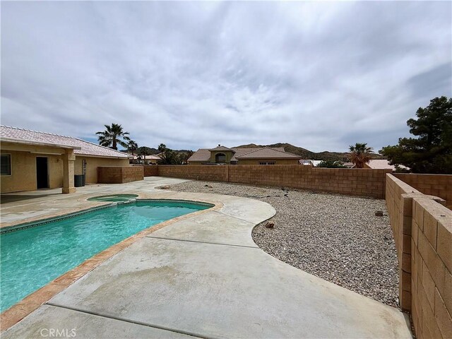 8520 Bolero Dr, Yucca Valley, CA 92284 - view of pool featuring a patio area, a fenced backyard, and a pool with connected hot tub