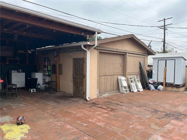 2730 Walnut St, Huntington Park, CA 90255 - garage featuring washer / dryer and a storage unit