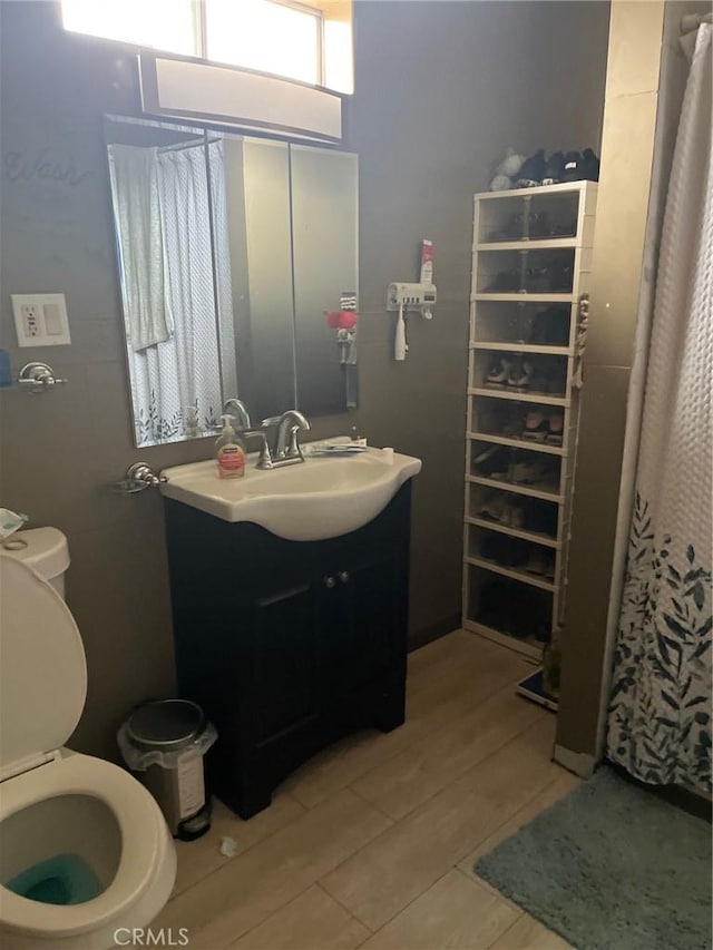 2730 Walnut St, Huntington Park, CA 90255 - full bath with vanity and toilet