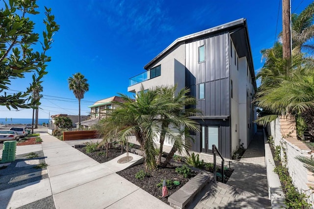 164 Cherry Ave, Carlsbad, CA 92008 - view of home's exterior featuring a balcony