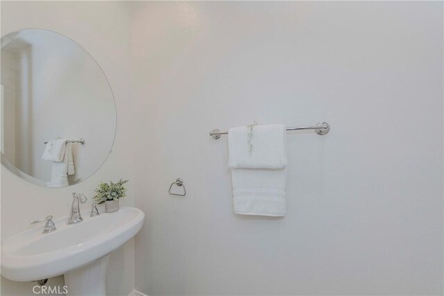 10410 Orchid Way, Santa Fe Springs, CA 90670 - bathroom with a sink