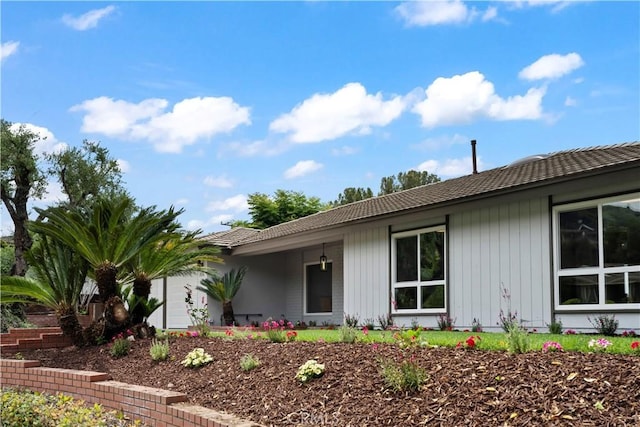 2014 Cumberland Rd, Glendora, CA 91741 - view of side of home with a tiled roof
