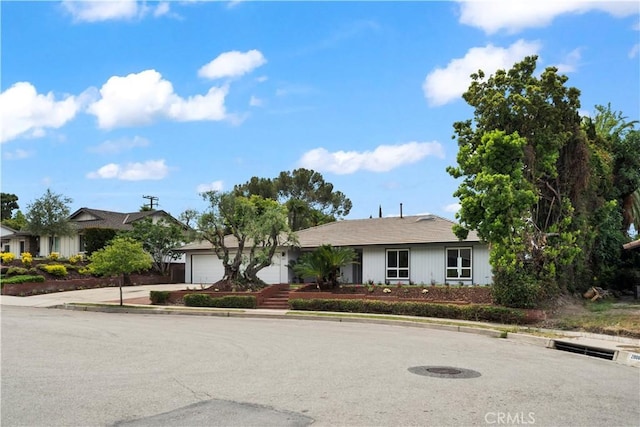 2014 Cumberland Rd, Glendora, CA 91741 - single story home with a garage and driveway