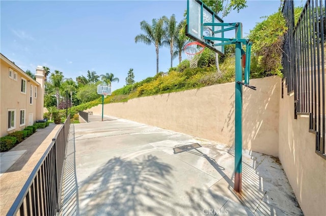 211 Franklin Ave, Redlands, CA 92373 - view of property's community with basketball hoop