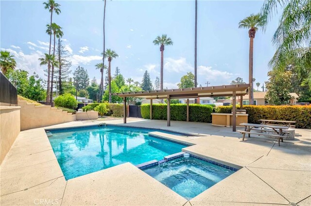 211 Franklin Ave, Redlands, CA 92373 - view of swimming pool featuring a pool with connected hot tub and a patio area
