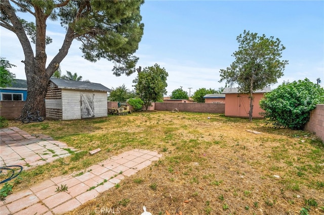 15017 Hibiscus Ave, Fontana, CA 92335 - view of yard