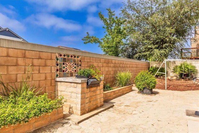 31488 Hallwood Ct, Menifee, CA 92584 - fenced backyard with a patio