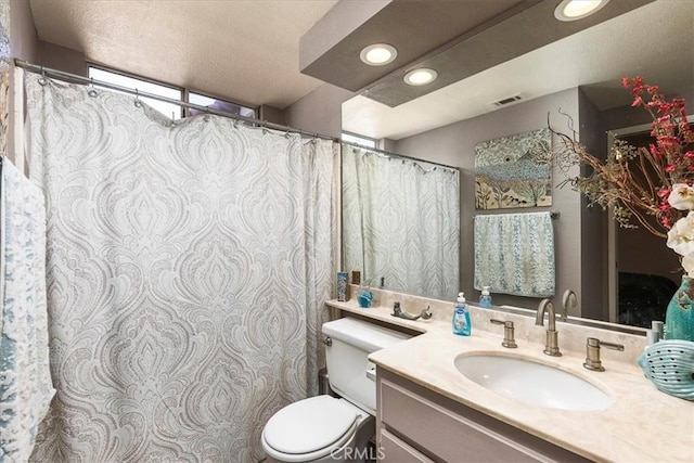 31488 Hallwood Ct, Menifee, CA 92584 - full bath featuring vanity, toilet, and recessed lighting