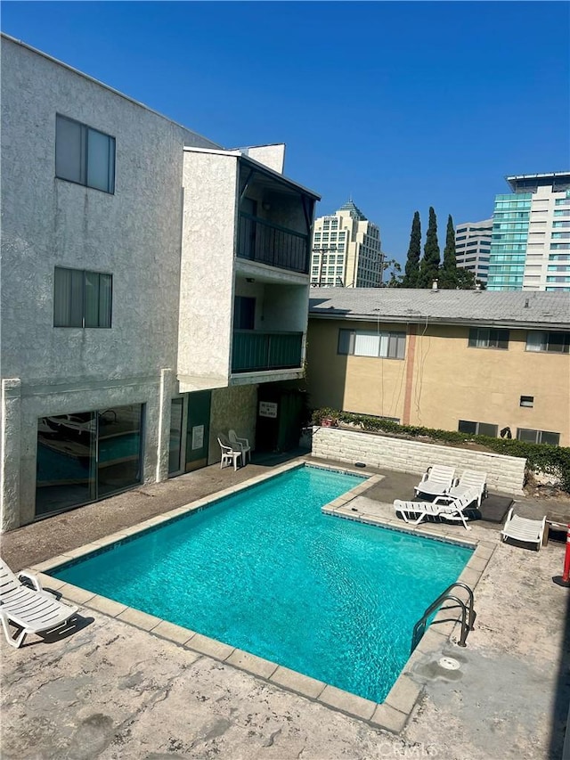 333 Burchett St Unit 203, Glendale, CA 91203 - community pool with a patio