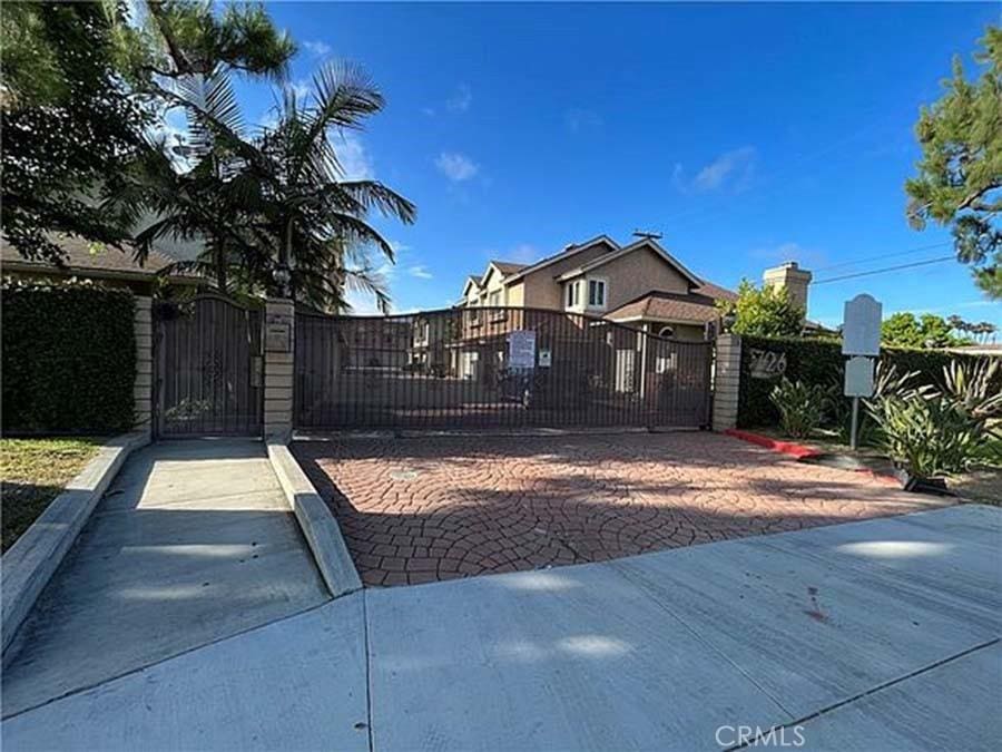 726 W Wilson St Unit K, Costa Mesa, CA 92627 - view of front of property with a gate