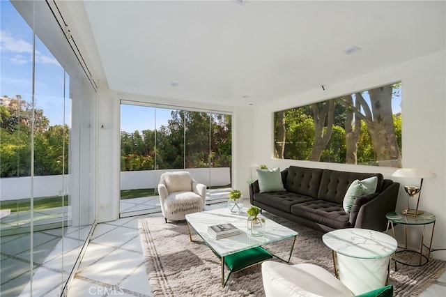 1046 N Hillcrest Rd, Beverly Hills, CA 90210 - view of sunroom / solarium