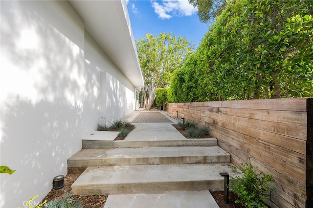 1046 N Hillcrest Rd, Beverly Hills, CA 90210 - view of stairway