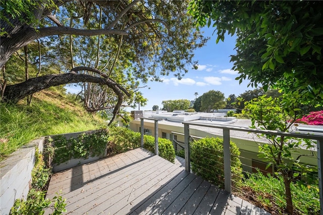 1046 N Hillcrest Rd, Beverly Hills, CA 90210 - view of wooden deck