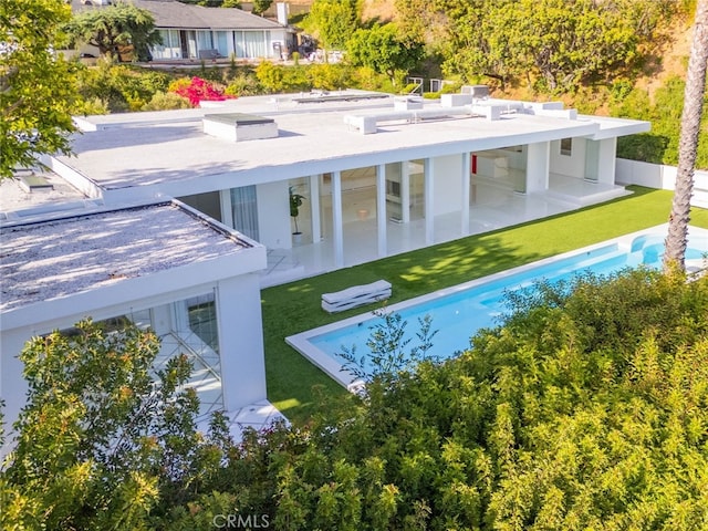 1046 N Hillcrest Rd, Beverly Hills, CA 90210 - bird's eye view of a pool area