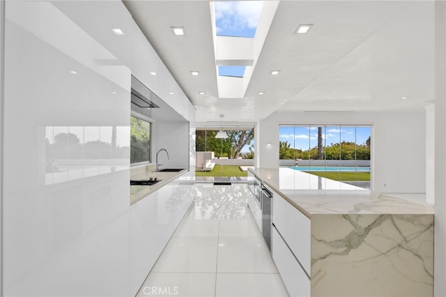1046 N Hillcrest Rd, Beverly Hills, CA 90210 - view of swimming pool with a sink and a skylight
