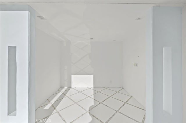 1046 N Hillcrest Rd, Beverly Hills, CA 90210 - view of spare room