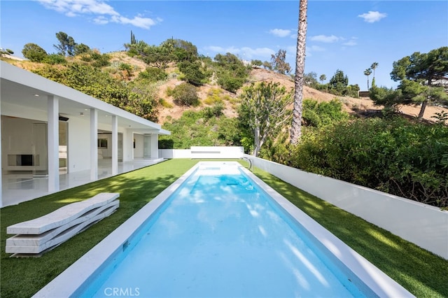 1046 N Hillcrest Rd, Beverly Hills, CA 90210 - view of pool featuring a patio area and a yard