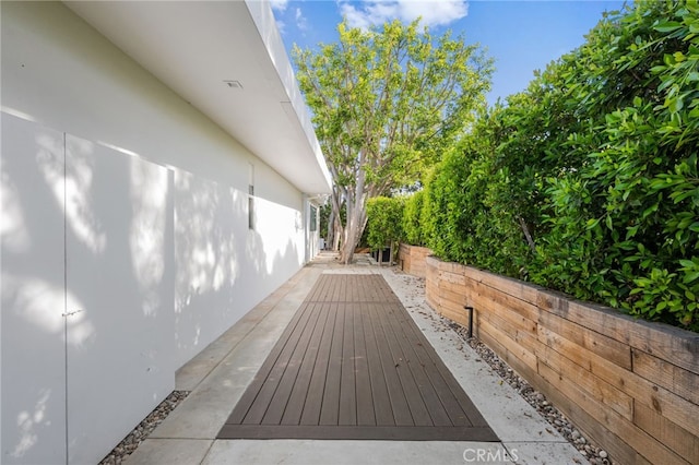 1046 N Hillcrest Rd, Beverly Hills, CA 90210 - view of deck
