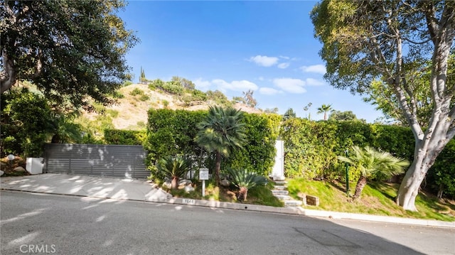 1046 N Hillcrest Rd, Beverly Hills, CA 90210 - photo 1
