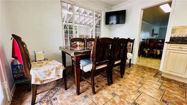 4127 W 130th St, Hawthorne, CA 90250 - dining area featuring ornamental molding