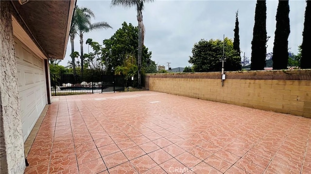 4127 W 130th St, Hawthorne, CA 90250 - view of patio / terrace with a garage
