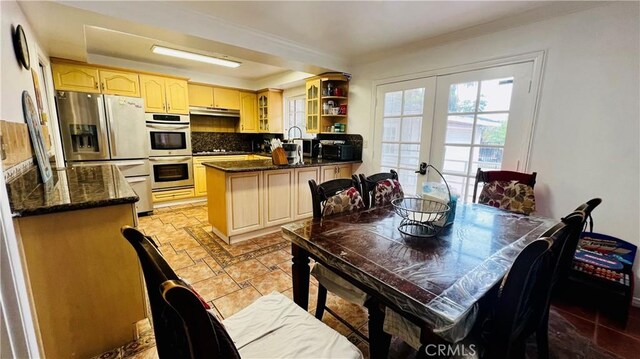 4127 W 130th St, Hawthorne, CA 90250 - dining space featuring crown molding