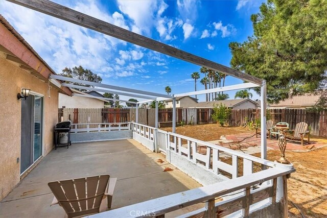 162 Peppertree Way, San Jacinto, CA 92583 - fenced backyard with area for grilling and a patio area
