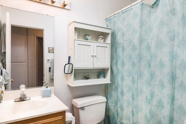 162 Peppertree Way, San Jacinto, CA 92583 - bathroom with vanity, toilet, and curtained shower