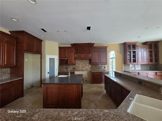 10040 Mattock Ave, Downey, CA 90240 - kitchen with a sink, tasteful backsplash, a kitchen island with sink, glass insert cabinets, and recessed lighting