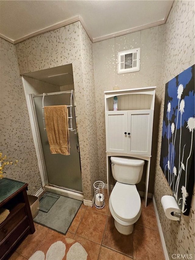 2620 2nd Ave Unit 5B, San Diego, CA 92103 - full bathroom featuring toilet, a shower stall, tile patterned flooring, wallpapered walls, and baseboards