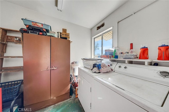 34473 Arbor Way, Yucaipa, CA 92399 - laundry area featuring separate washer and dryer