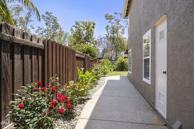 5084 Via Calderon, Camarillo, CA 93012 - fenced backyard with a patio