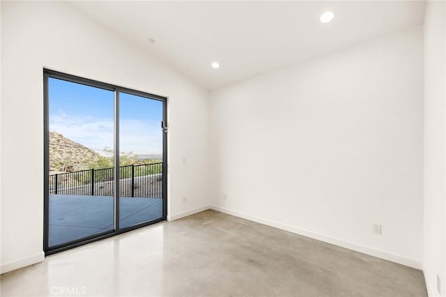 6218 Farrelo Rd, Yucca Valley, CA 92284 - unfurnished room featuring finished concrete flooring, baseboards, recessed lighting, and vaulted ceiling