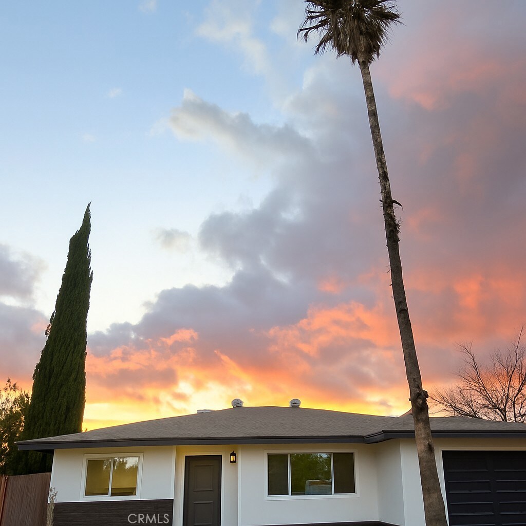 555 S 22nd St, Banning, CA 92220 - view of front of property featuring a garage and stucco siding