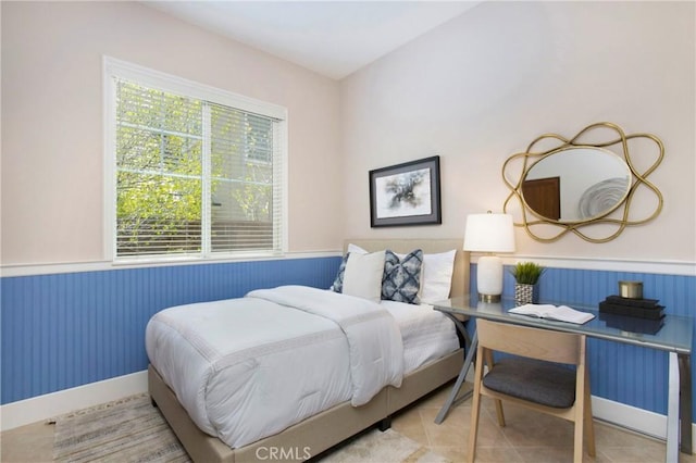 15 Beacon, Ladera Ranch, CA 92694 - tiled bedroom with wainscoting