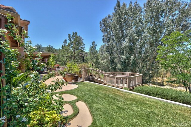 42926 Joshua Tree Ct, Murrieta, CA 92562 - view of grassy yard with a patio area