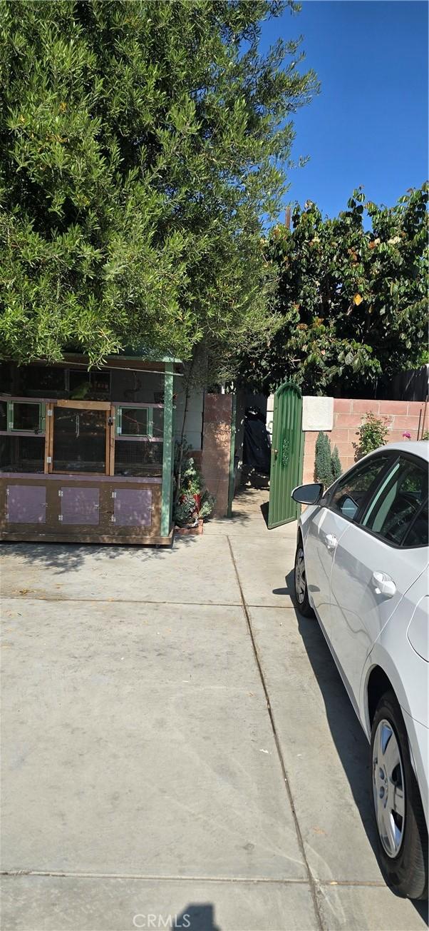 8106 Bevis Ave, Panorama City, CA 91402 - view of side of property