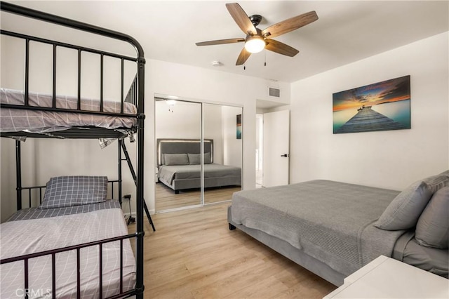 589 S Mountain View Dr, Palm Springs, CA 92264 - bedroom featuring wood finished floors, a closet, and a ceiling fan