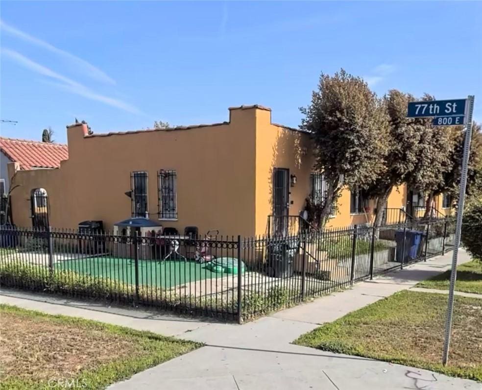 7700 Mckinley Ave, Los Angeles, CA 90001 - view of building exterior
