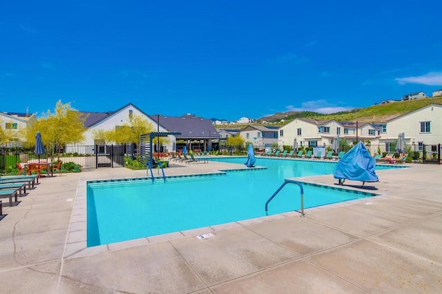 35140 Bergamot, Fallbrook, CA 92028 - community pool with a patio and a residential view