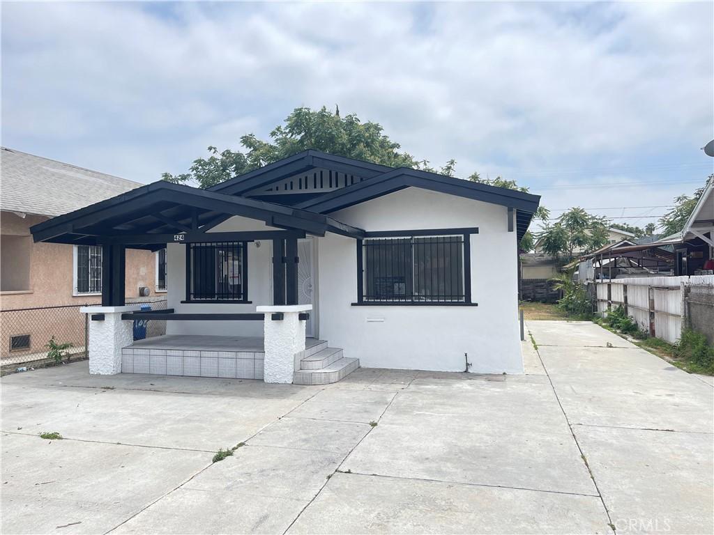 424 E 60th St, Los Angeles, CA 90003 - bungalow-style home with stucco siding