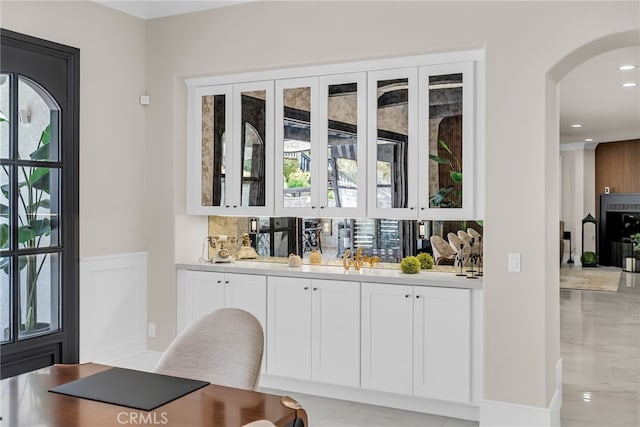 30195 Corte Coelho, Temecula, CA 92591 - indoor wet bar featuring arched walkways, wainscoting, and recessed lighting