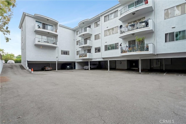 972 E California Blvd Unit 309, Pasadena, CA 91106 - view of apartment building / complex featuring covered parking