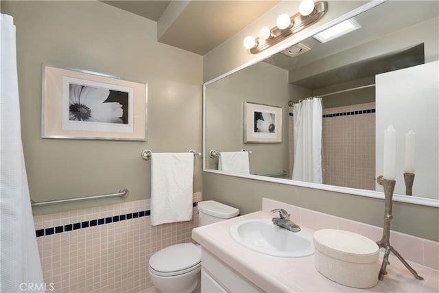 972 E California Blvd Unit 309, Pasadena, CA 91106 - full bathroom featuring vanity, a shower with curtain, and tile walls