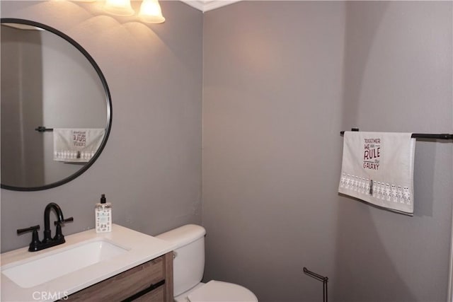 2622 Presidio Ln, Corona, CA 92879 - bathroom with vanity and crown molding